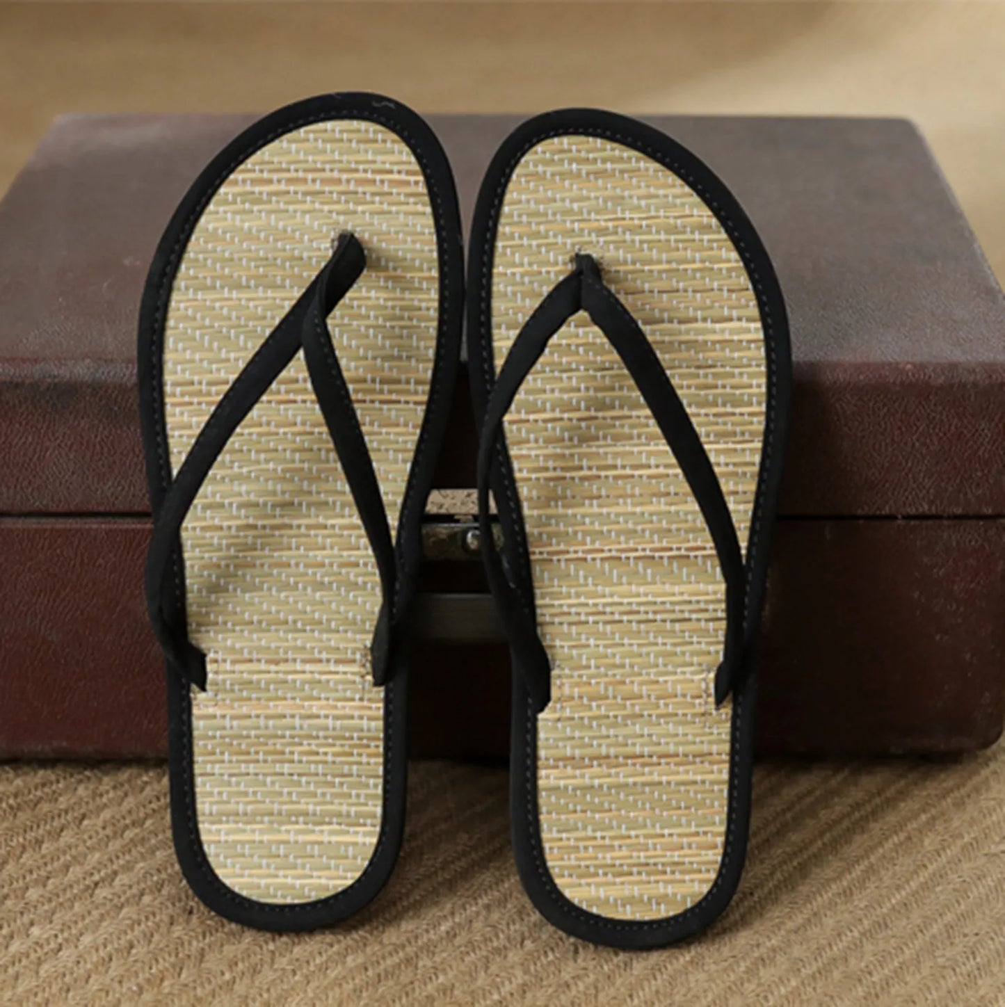 Simple Rattan Flat Comfortable Slippers Flip Flop Women Summer Fashion Casual Non-Slip Couple Flip Flops Breathable Beach Slides